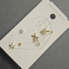 Aretes tipo botón y cuffs para la oreja en metal dorado con strass blancos