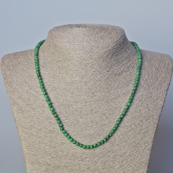 Collar de malaquita (prensado) – bolas lisas, diámetro 4 mm +-, longitud 45–47 cm +