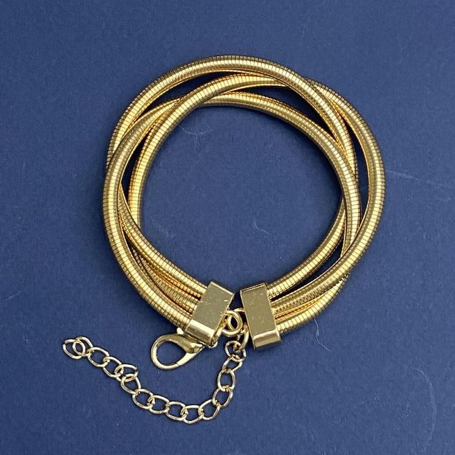 Pulsera triple dorada con cadena alargadora