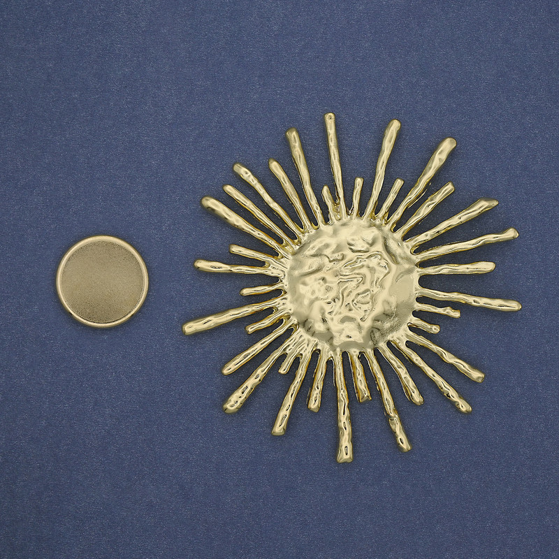 Broche Sol, metal dorado, magnético