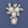 Broche-pendiente con perlas blancas y strass, metal plateado 44×36 mm+