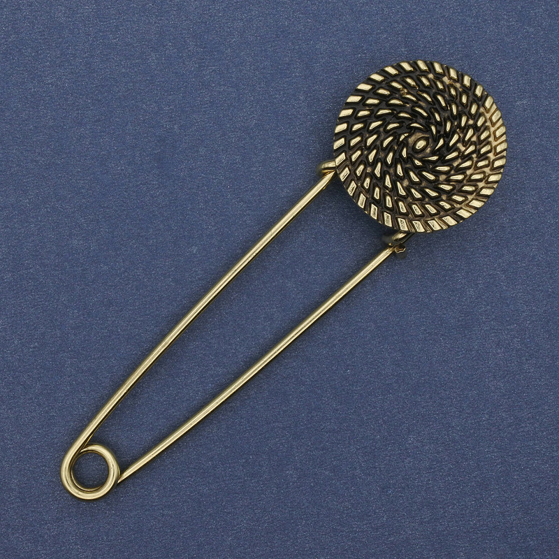 Broche-alfiler de metal dorado 75×22 mm