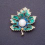 Broche «Hoja de Arce» 4 × 3,5 cm, esmalte, color dorado del metal