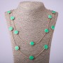 Collar con una moneda verde en cadenas largas, longitud 66–70 cm