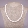 Collar de howlita natural, cuentas cilíndricas de 8x17 mm, longitud 45 cm