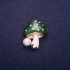 ¡Rebaja! Broche «Setita» verde con sombrero, 22×28 mm, color del metal «oro»