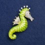 ¡Oferta! Broche caballito de mar dorado con esmalte y strass 30x64 mm +