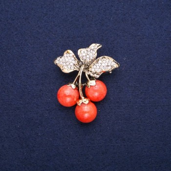 Broche 'Cerezas' con cuentas y cristales blancos, metal dorado 38x45 mm