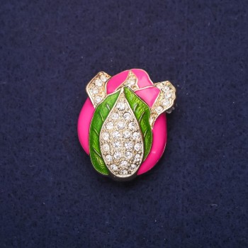 Broche 'Botón' con esmalte y strass, color frambuesa, verde y blanco, 32×26 mm, metal dorado